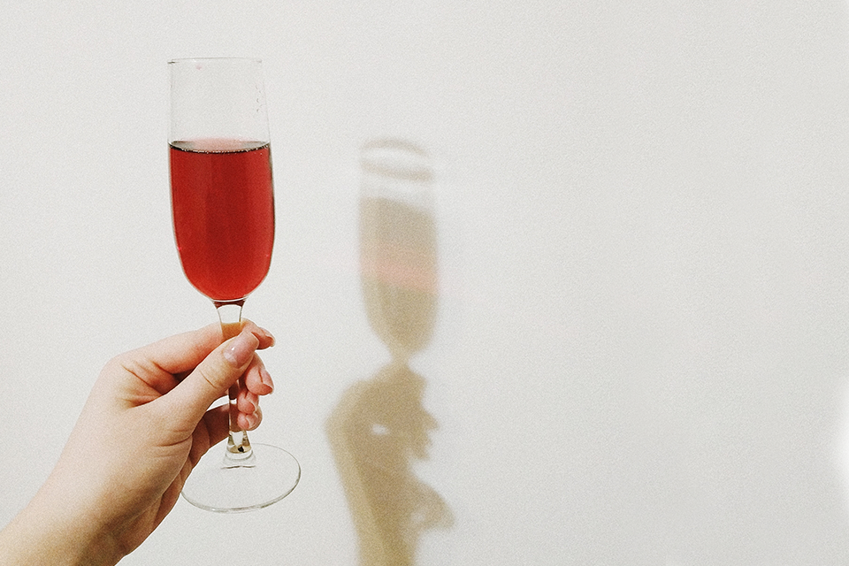 Can We Drink Alcohol During Periods ? Is It Good/Bad?